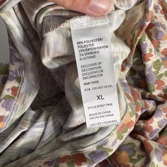 Democracy Long Sleeve Floral Blouse - Picture 8 of 11